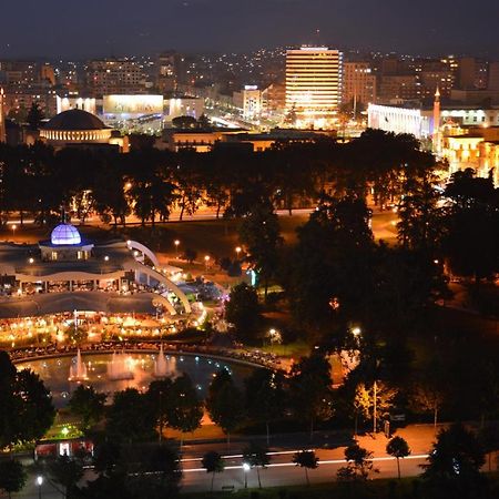 Belux Hotel Tirana Esterno foto